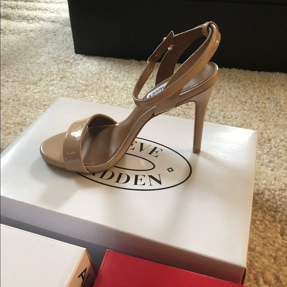 NEW Steve Madden Reno Sandal In Nude Size 7